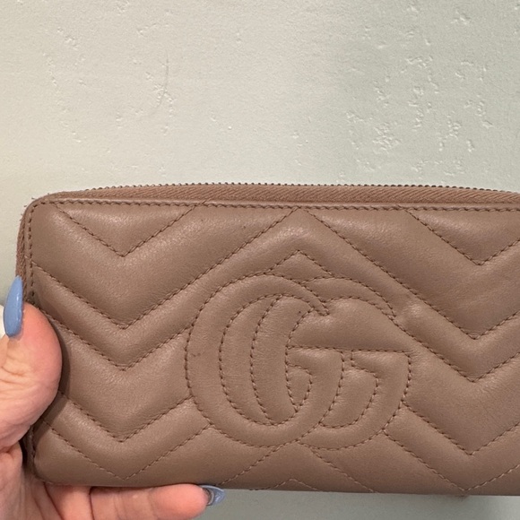 Gucci Beige Marmont Wallet with Gold Logo - Picture 3 of 6